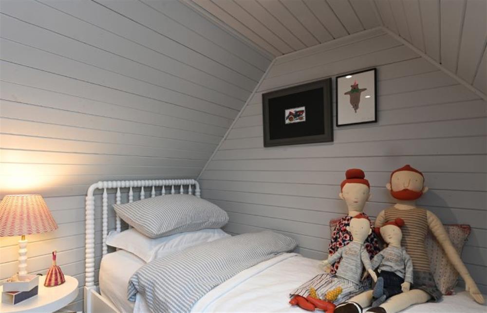 Soft lighting ,story books, black out blinds and night lights. Perfect for little ones