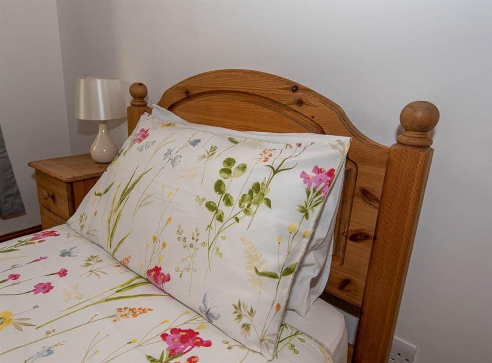 Lovely twin bedroom at Badger Cottage in Gulworthy, near Tavistock, Devon