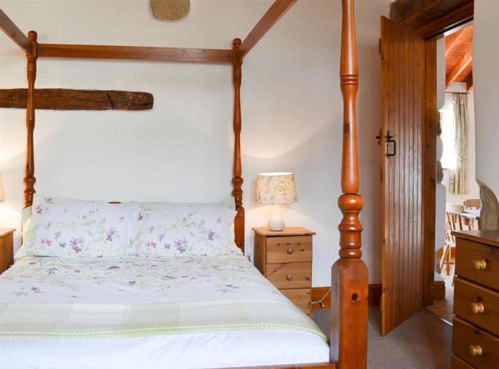 Romantic four poster bedroom at Badger Cottage in Gulworthy, near Tavistock, Devon