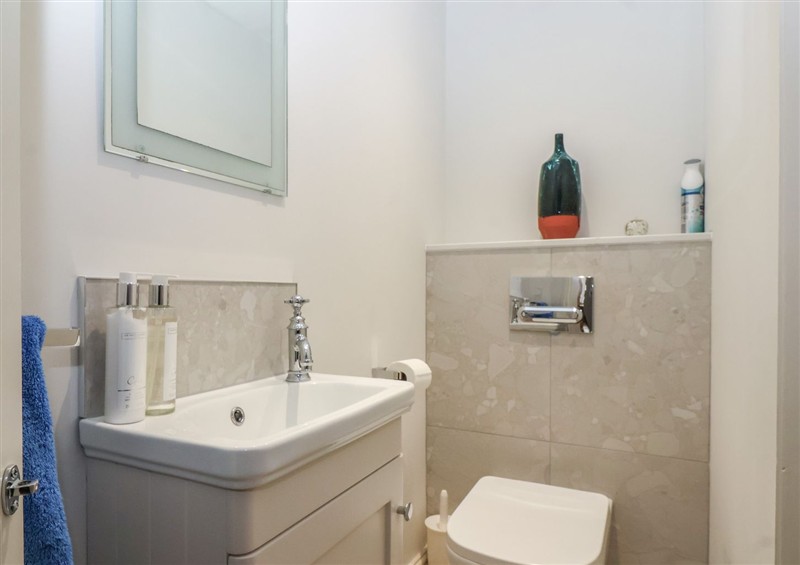The bathroom at Bahtat Cottage, Burley In Wharfedale