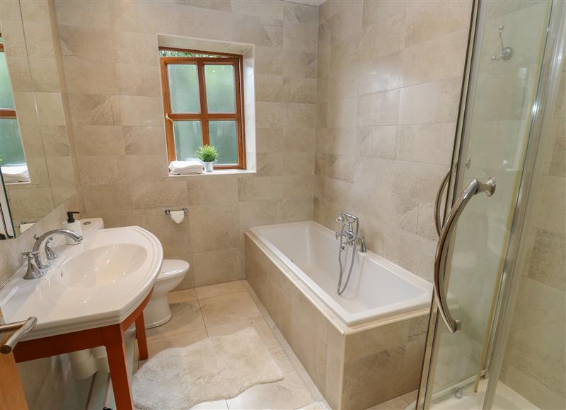 Bathroom at Bailey Cottage, Greenfield