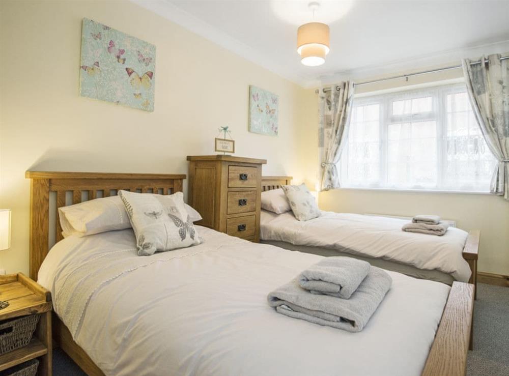 Comfortable twin bedroom at Baileys Retreat in Bardney, near Lincoln, Lincolnshire, England