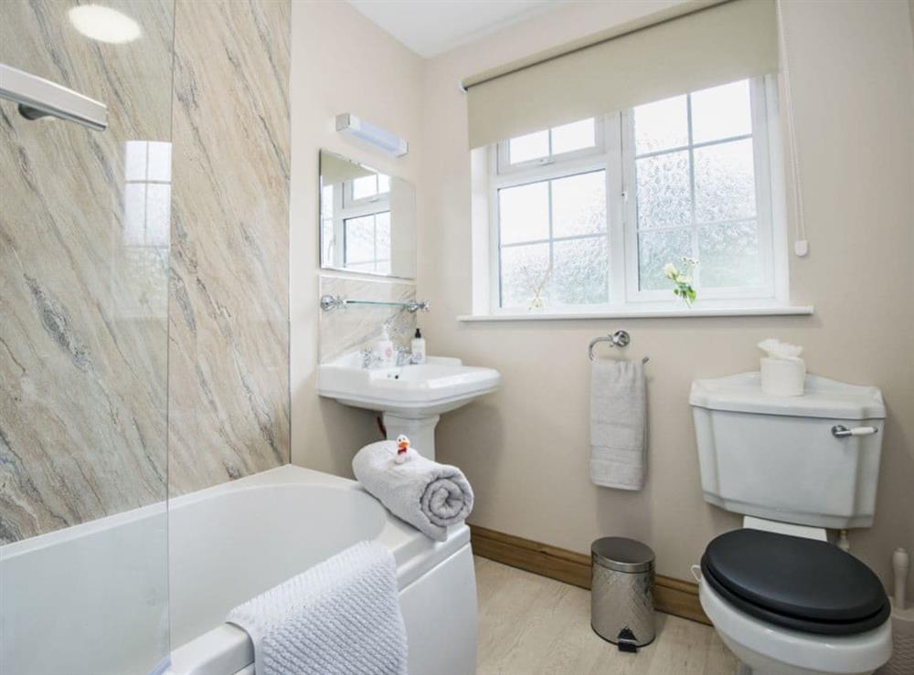 Well presented bathroom at Baileys Retreat in Bardney, near Lincoln, Lincolnshire, England