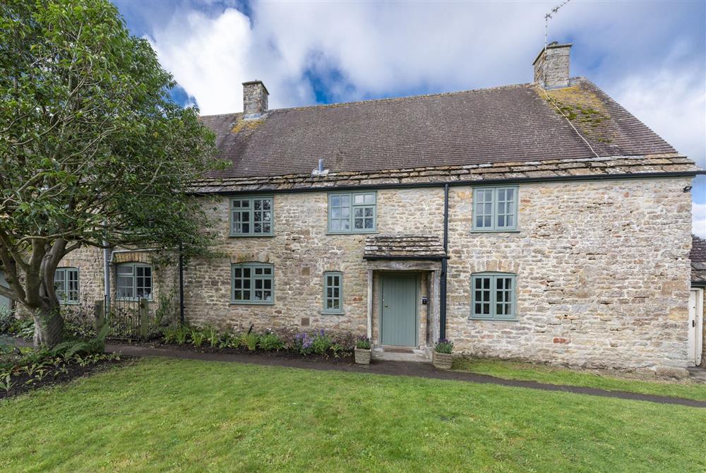 Bake House Cottage is a charming cottage situated in the picturesque hamlet of Clifton Maybank at Bake House Cottage, Clifton Maybank, Nr Sherborne