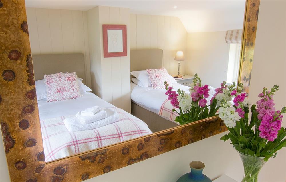 Twin bedroom with 3’ beds at Bakers Farm Oast, Ticehurst