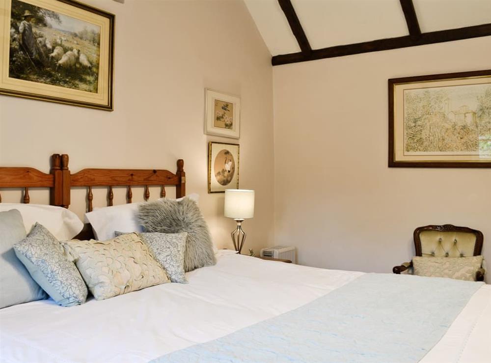 Double bedroom (photo 2) at Bakery Cottage in Cirencester, Gloucestershire