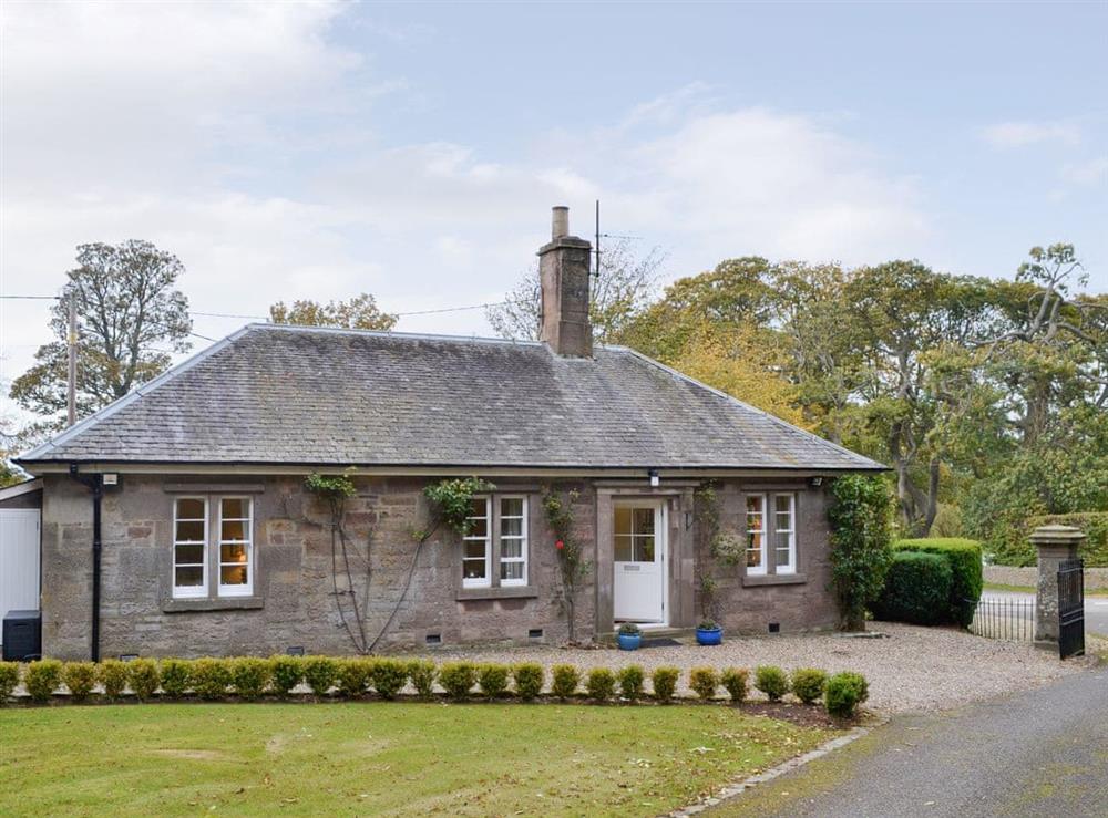 Delightful detached holiday cottage at Baldowrie Gate Lodge in Kettins, near Blairgowrie, Perthshire