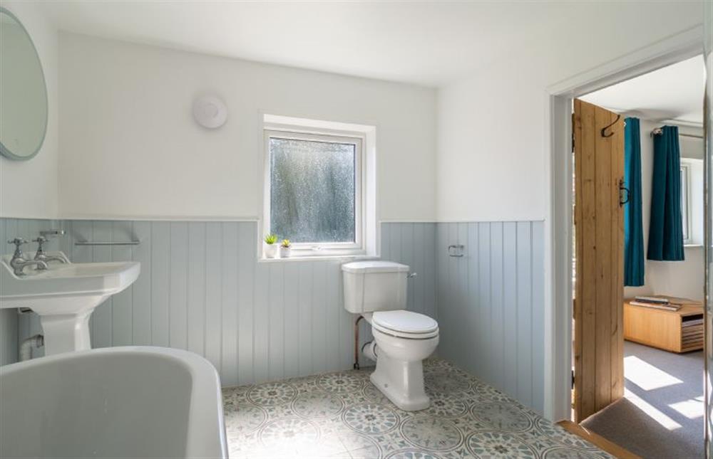 Family bathroom with entrance from the reading area at Balm Cottage, Leiston