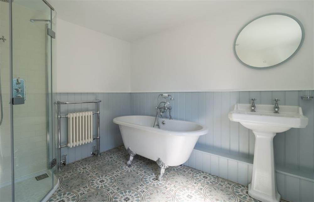 Family bathroom with roll top bath at Balm Cottage, Leiston