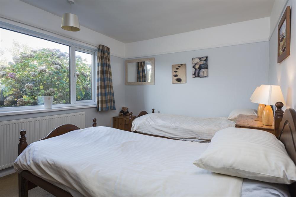 Twin room with 3' wooden framed single beds at Bankside in Hope Cove, Kingsbridge