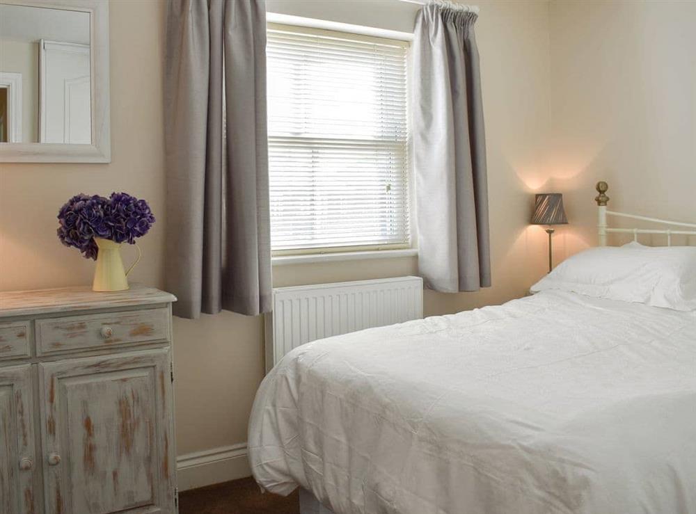 Comfy double bedroom with en-suite at Bankside in Leyburn, North Yorkshire