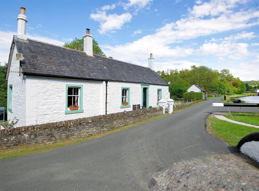 Fabulous canal side cottage