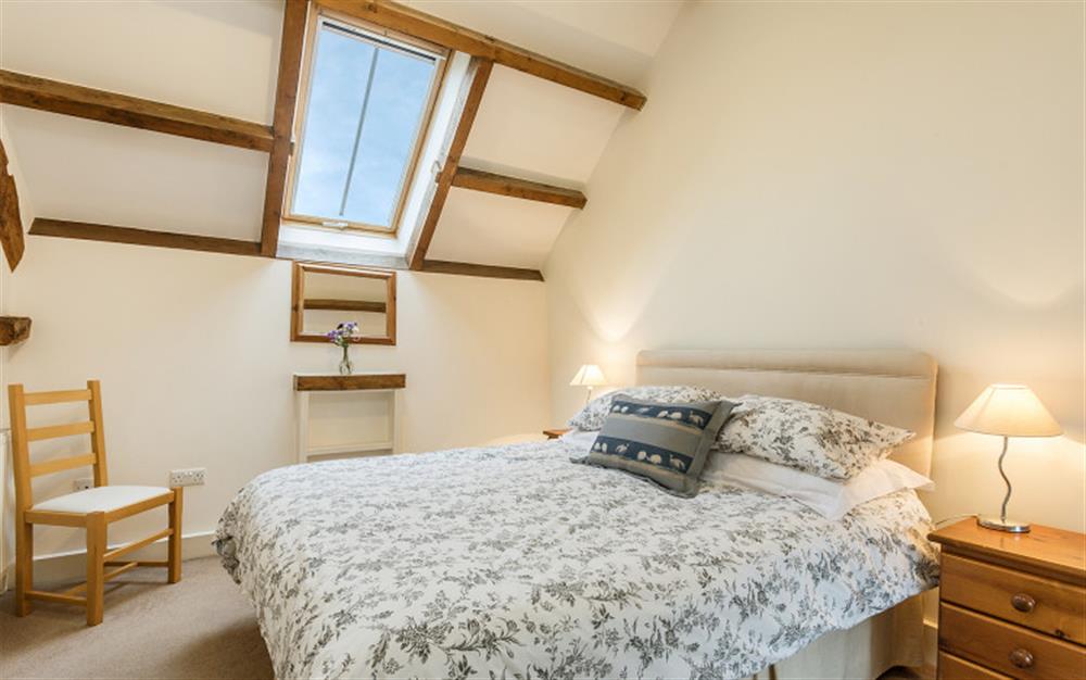 King sized bed  at Bantam Cottage in Ottery St Mary