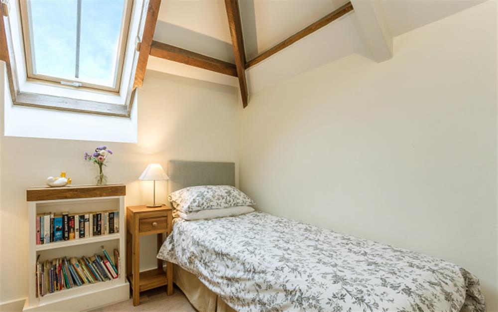 Twin bedroom with skylight window at Bantam Cottage in Ottery St Mary