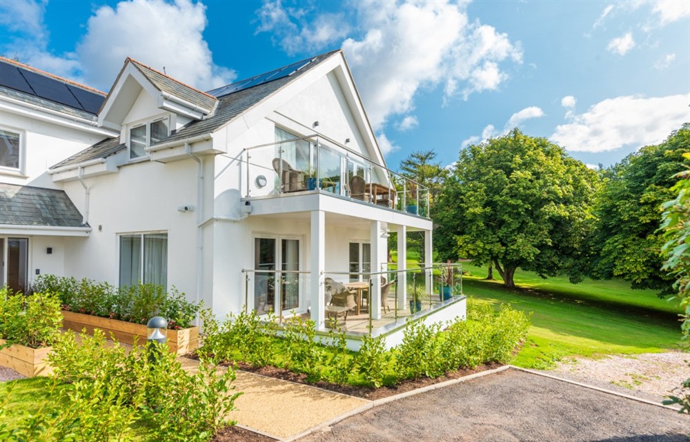 Enjoy the garden at Bantham Retreat in Thurlestone