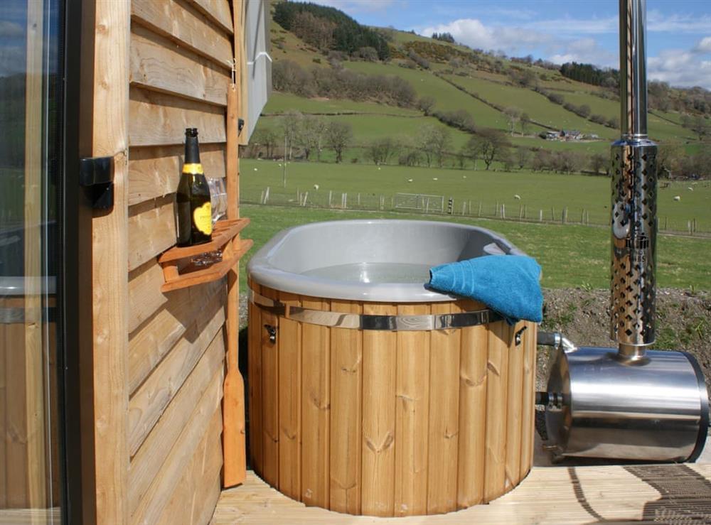 Hot tub at Barcud Coch in Penybontfawr, near Llanfyllin, Powys