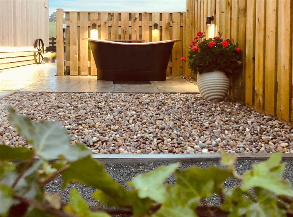 Quirky outdoor bath tub at Little Willow, 
