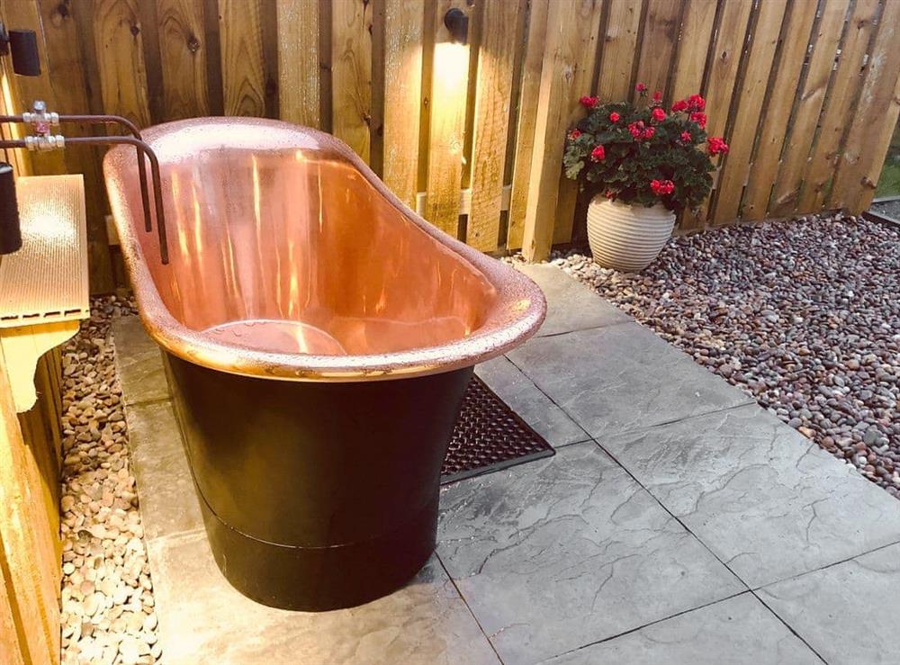 Relaxing outdoor bath tub at Little Willow, 