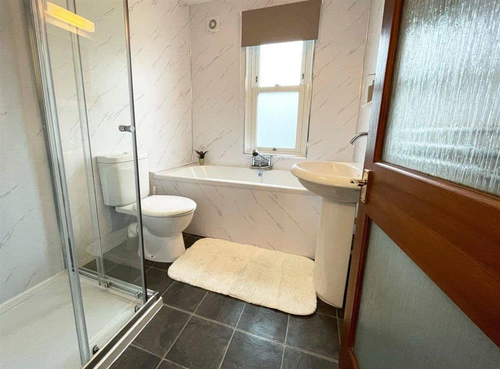 Modern bathroom with separate shower cubicle at Baree in Keswick, Cumbria