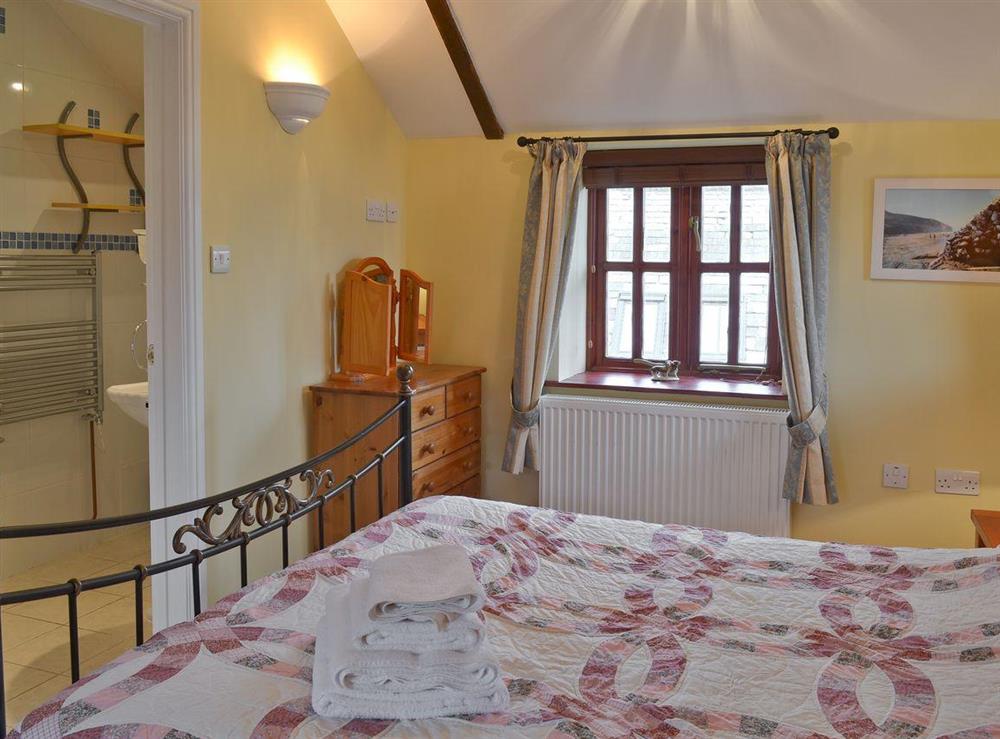 Double Bedroom & En-suite at Cherry Tree Cottage, 