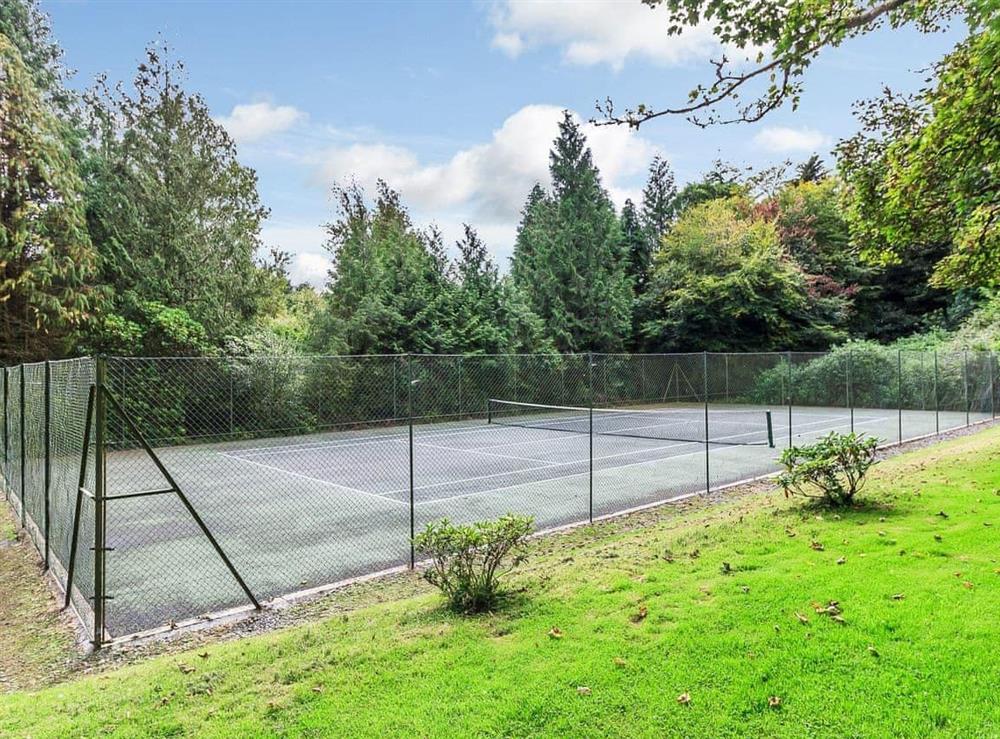 Tennis court at Barley Cottage in Modbury, Devon