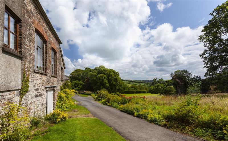 The setting around Barn Cottage