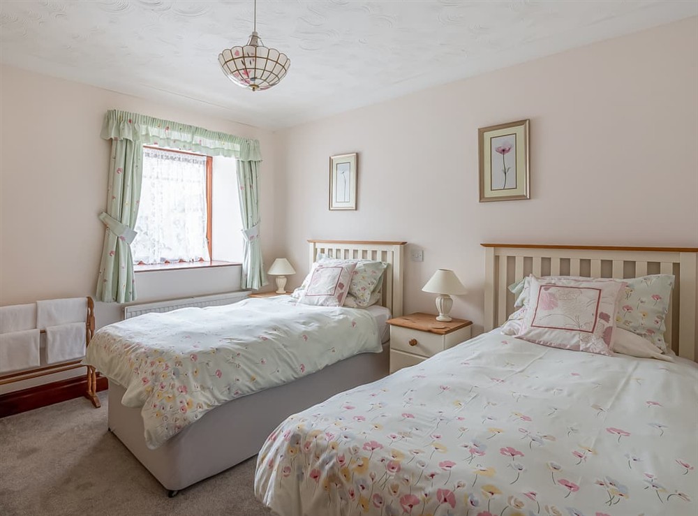Twin bedroom