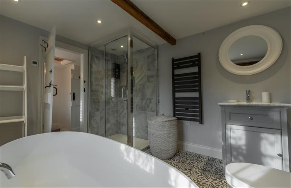 First floor: En-suite to the master bedroom at Barn Cottage, Salthouse near Holt