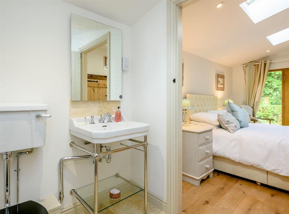 Modern style en-suite shower room at Barn End Cottage in Carlton, near Saxmundham, Suffolk