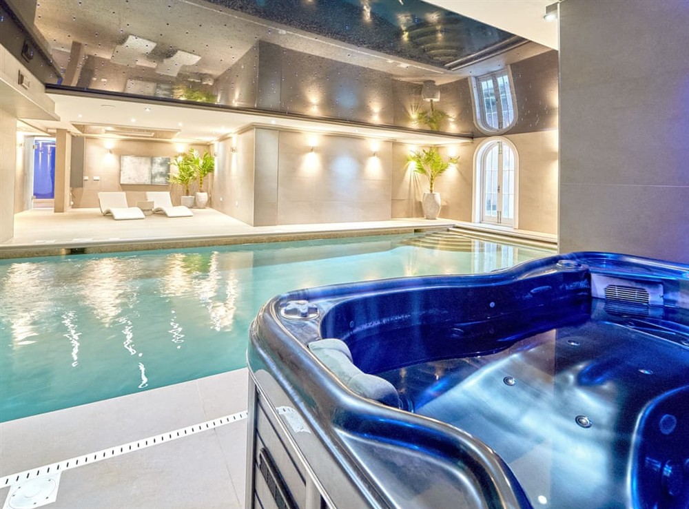 Hot tub at The Essex Mansion, 