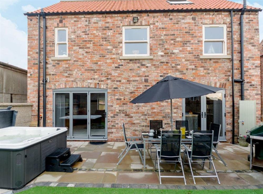Fantastic property with hot tub at Barn Owl Cottage in Skidby, near Beverley, North Humberside
