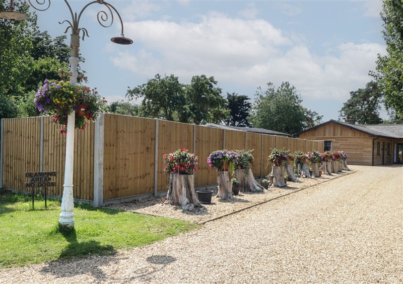 Outside (photo 2) at Barn Owl Lodge, Snettisham