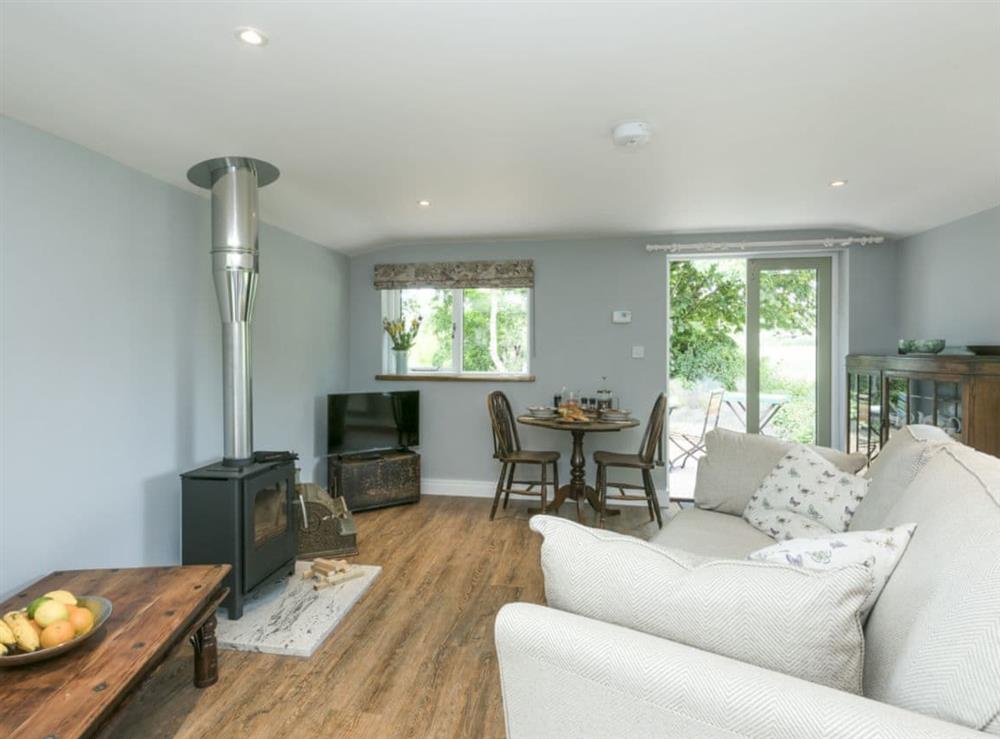 Spacious and warm open plan living area at Barn Owl Retreat in Shotesham St Mary, near Norwich, Leicestershire