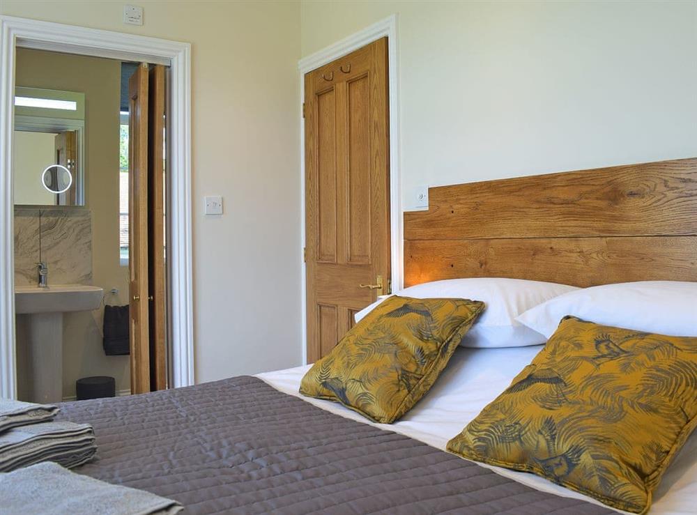 Queen Size Bedroom with En-suite at Barnleigh in Ludlow, Shropshire