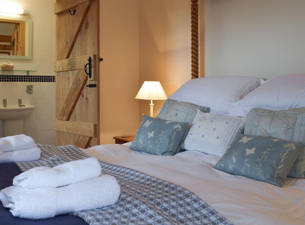 Four poster bedroom with en-suite at Barns End Cottage in Ludchurch, near Amroth, Pembrokeshire, Dyfed