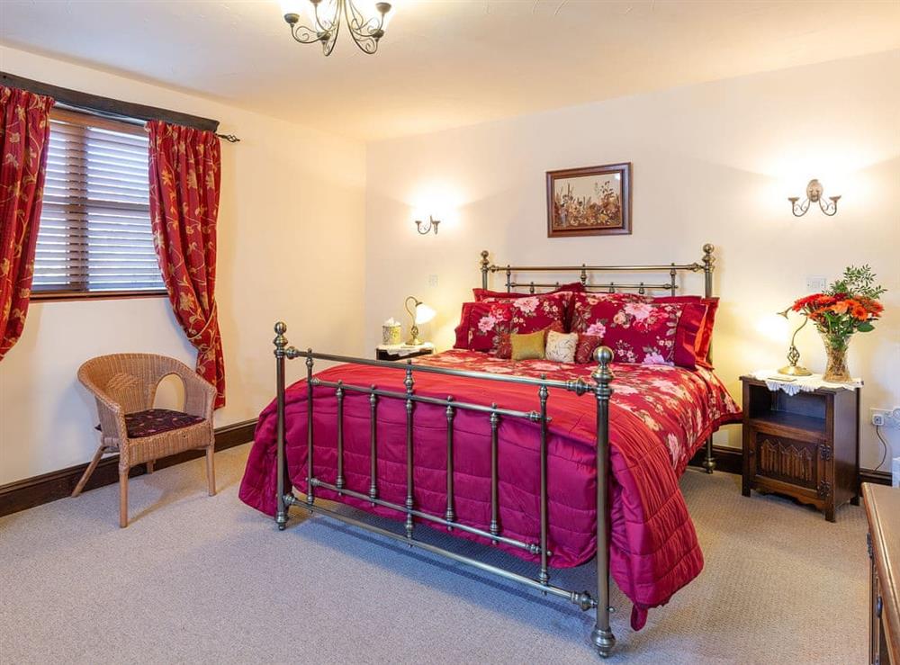 Delightful double bedroom at Barnstable Cottage in Lowestoft, Suffolk