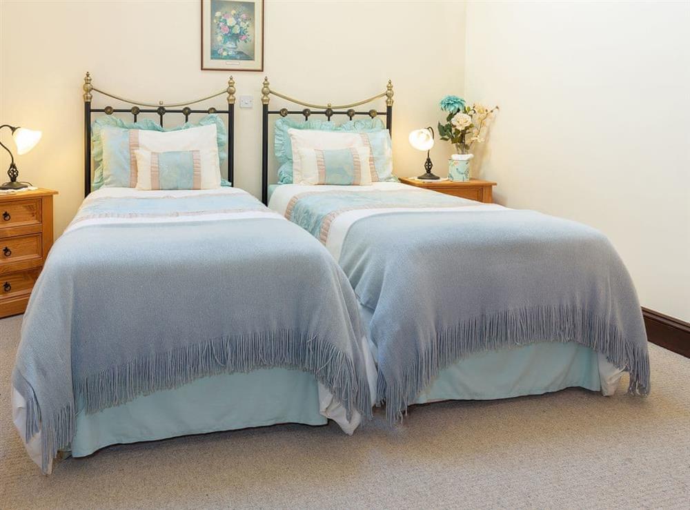 Pretty twin bedded room at Barnstable Cottage in Lowestoft, Suffolk