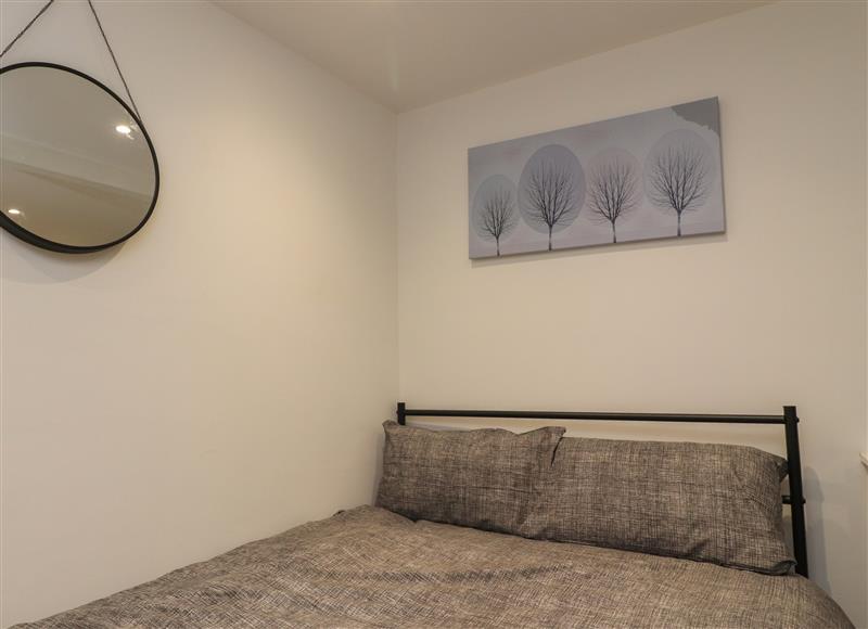 This is a bedroom (photo 2) at Basement Flat 43, Haworth