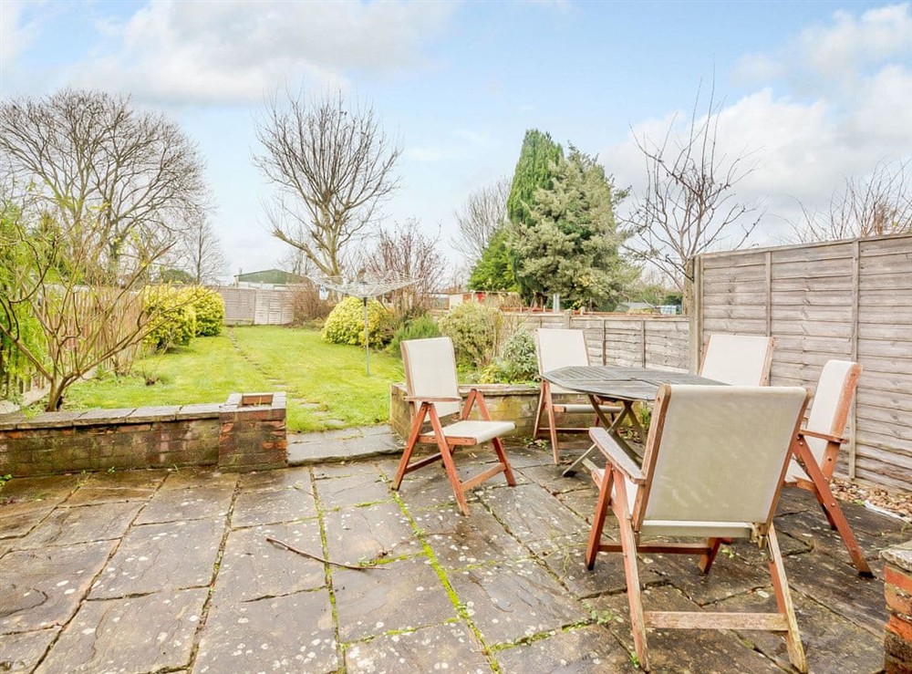 Sitting-out-area at Batchelors Barn House in Andover, Hampshire