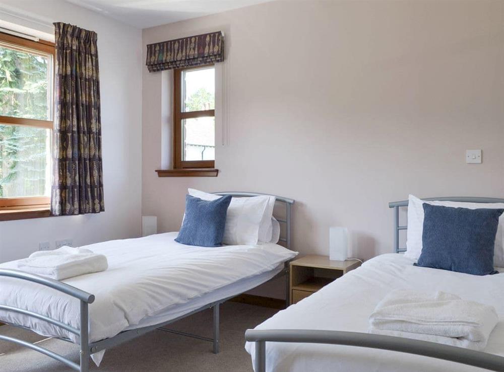 Twin bedroom at Battanropie Lodge in Carrbridge, Inverness-Shire