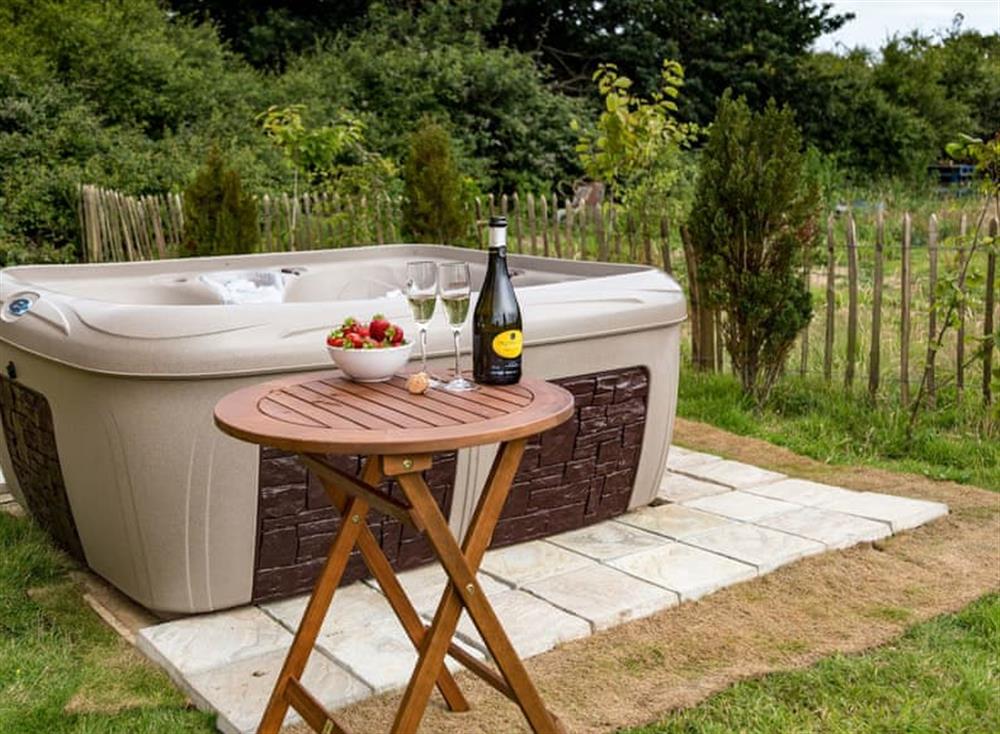 Hot tub at Bay at Buttercup Barn Retreats in , Wootton Bridge