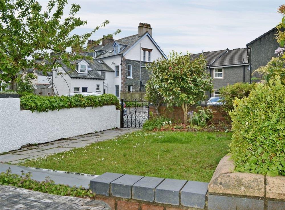 Small enclosed lawned front garden at Bay Cottage in Keswick, Cumbria
