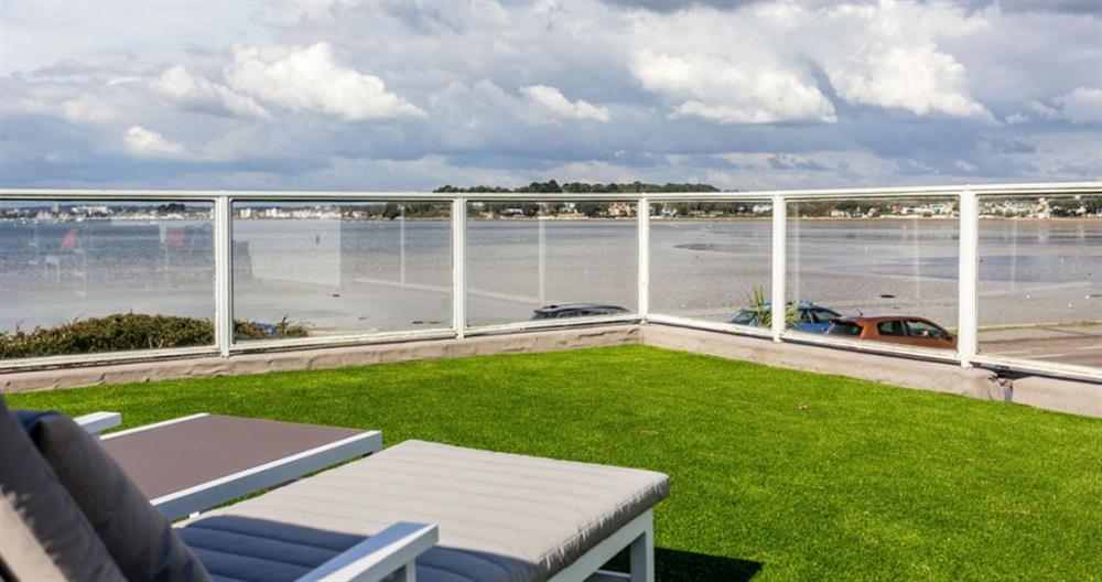The garden at Bay Harbour View No.4 in Sandbanks
