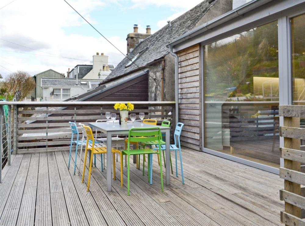 Outdoor eating area at Bayview Cottage in Plockton, Ross-Shire