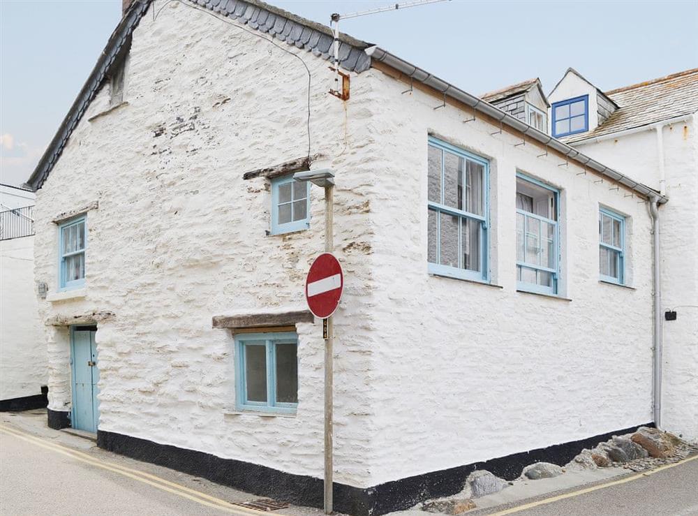 Charming former fisherman’s premises close to the sea front at Beach Corner Cottage in Gorran Haven, near St Austell, Cornwall