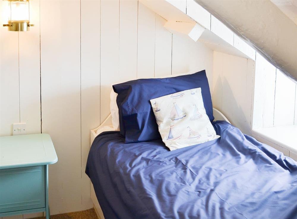 Cosy and comfortable twin bedded room at Beach Corner Cottage in Gorran Haven, near St Austell, Cornwall
