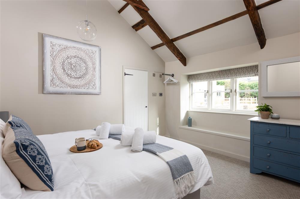 Beach Cottage: Bedroom three with a king-size bed and en-suite shower room at Beach Cottage and The Lobster Pot, St Agnes