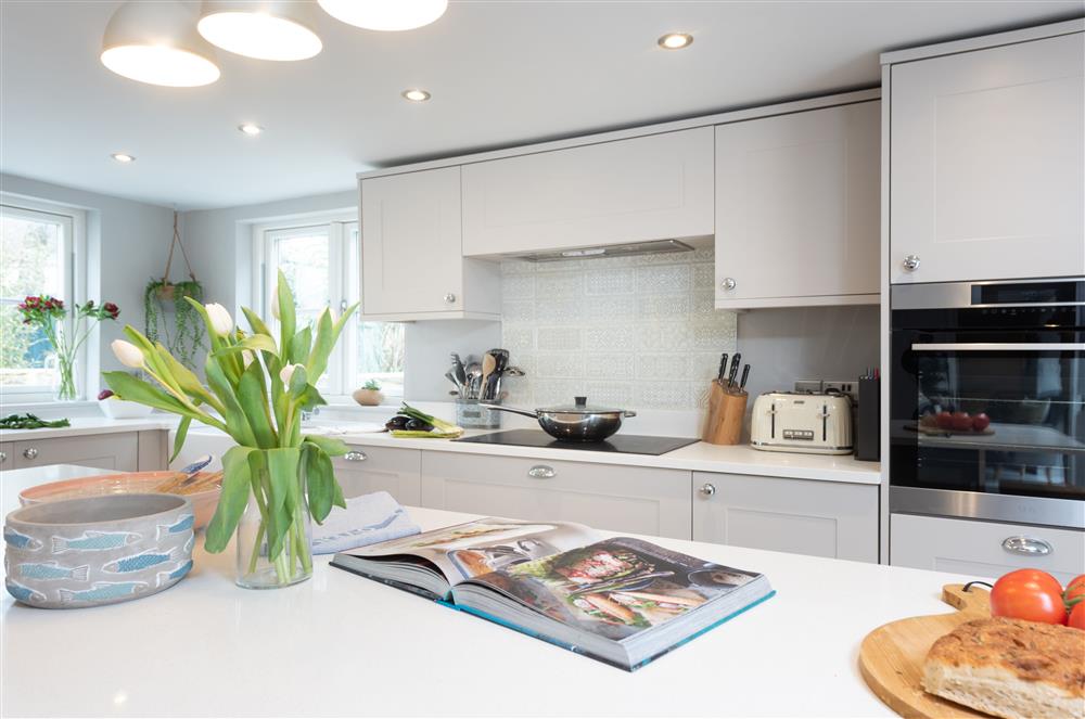 Beach Cottage, Cornwall: Beautiful and well-equipped kitchen at Beach Cottage, St Agnes