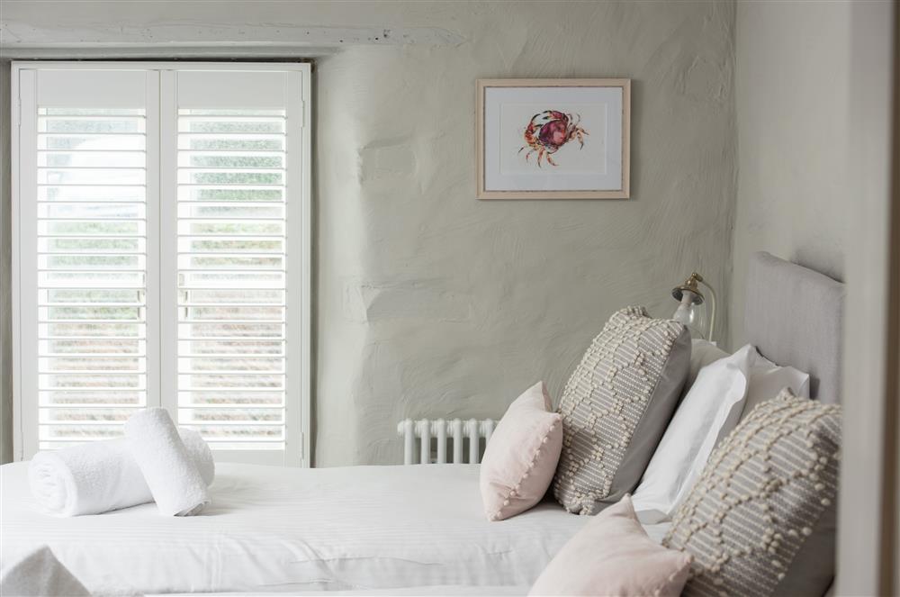 Beach Cottage, Cornwall: Bedroom two with twin single beds, can be configured as a super-king-size bed on request, and en-suite shower room