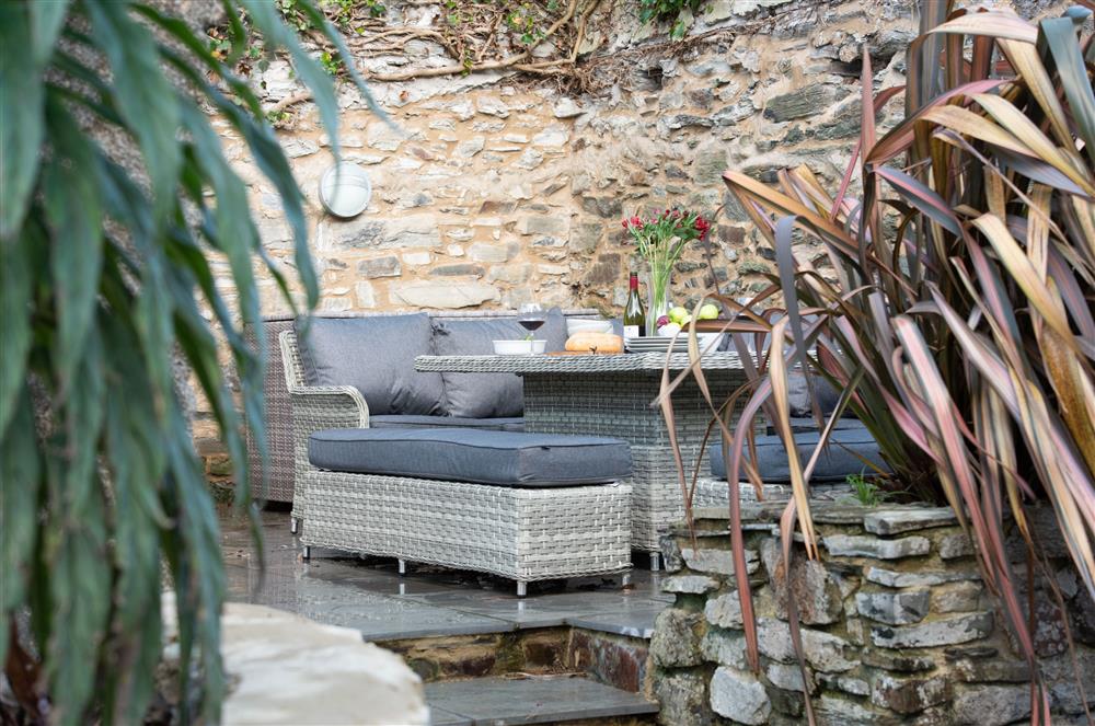 Beach Cottage, Cornwall: Patio area at Beach Cottage, St Agnes